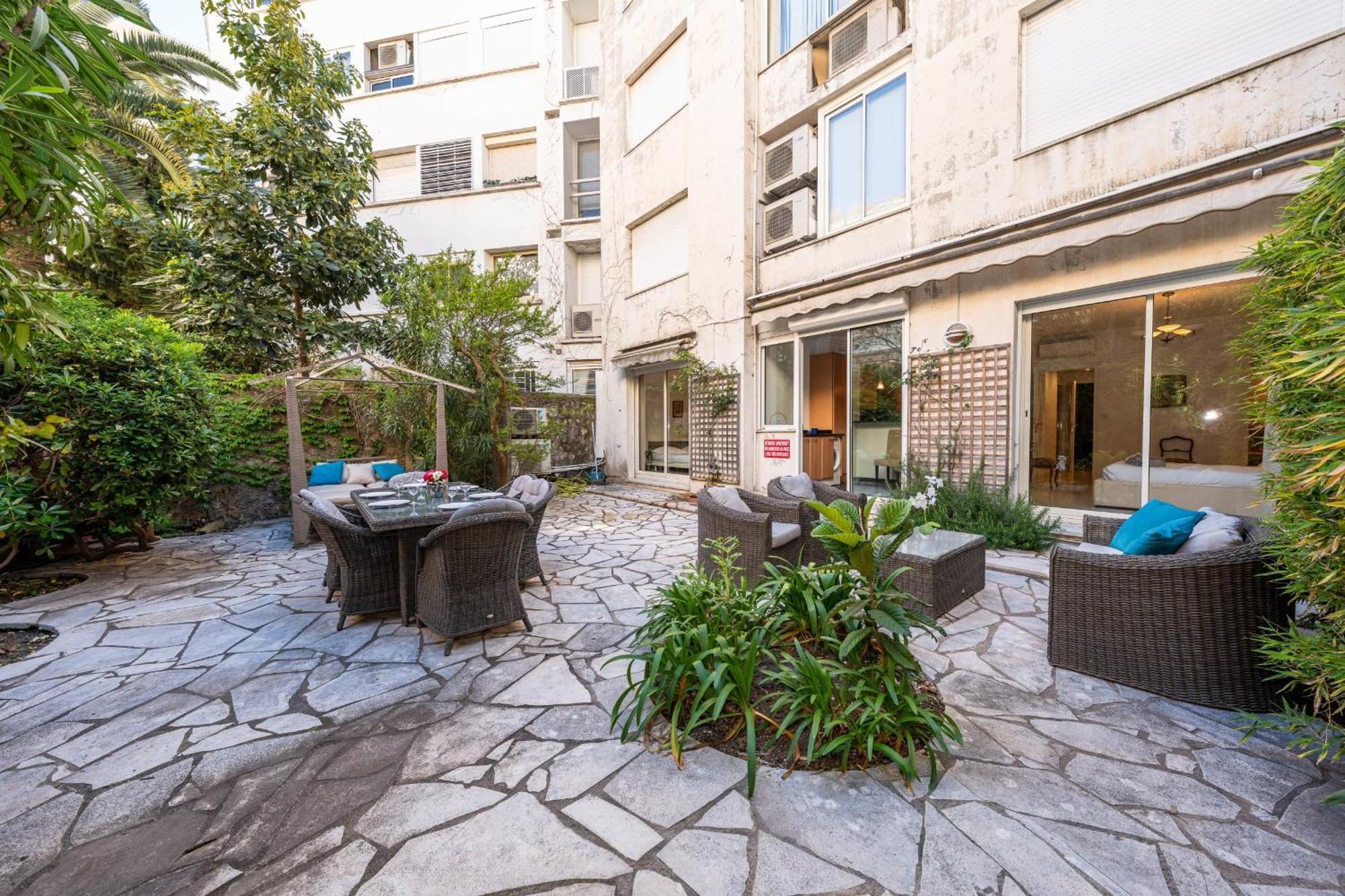 Luxurious 4-bedroom With Terrace On The Croisette Appartamento *