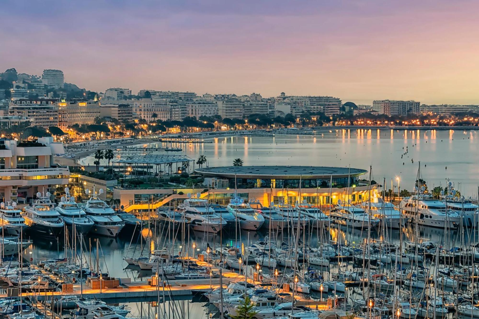 Appartamento Luxurious 4-bedroom With Terrace On The Croisette Cannes
