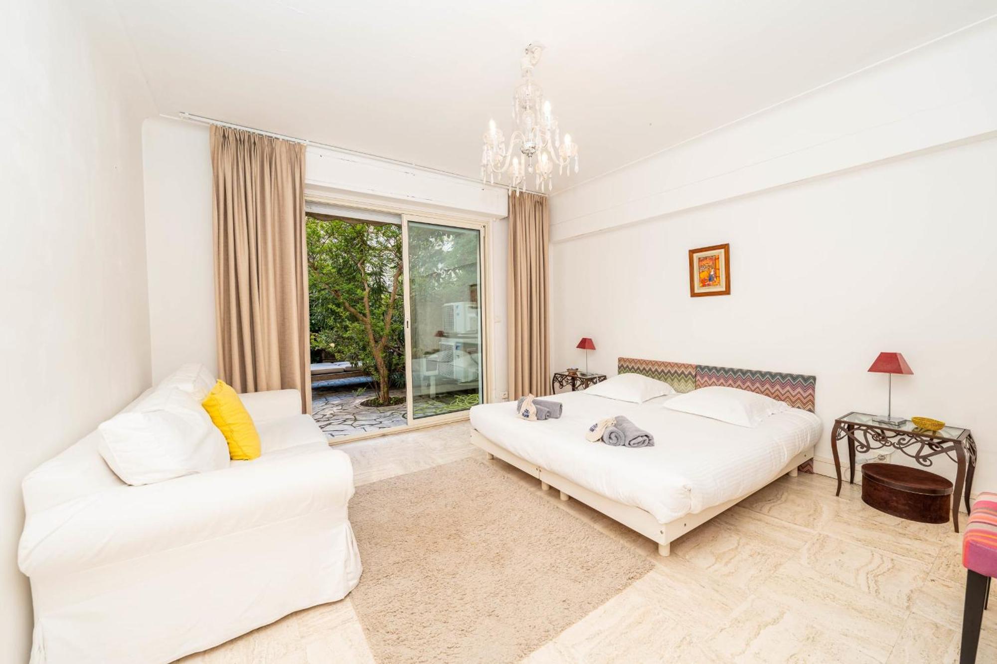Luxurious 4-bedroom With Terrace On The Croisette Appartamento Cannes