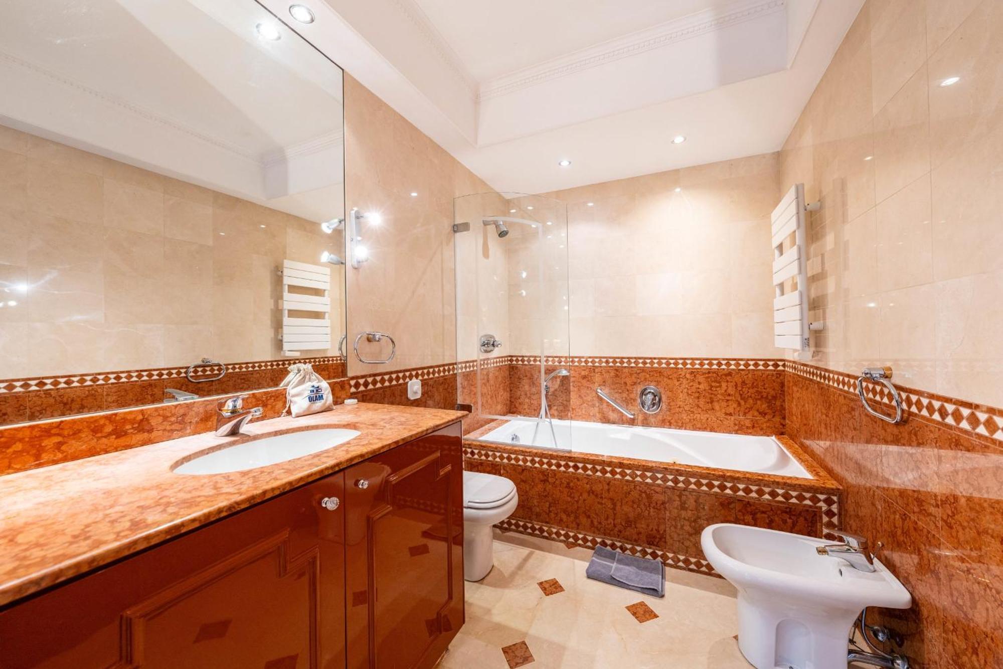 Appartamento Luxurious 4-bedroom With Terrace On The Croisette Cannes