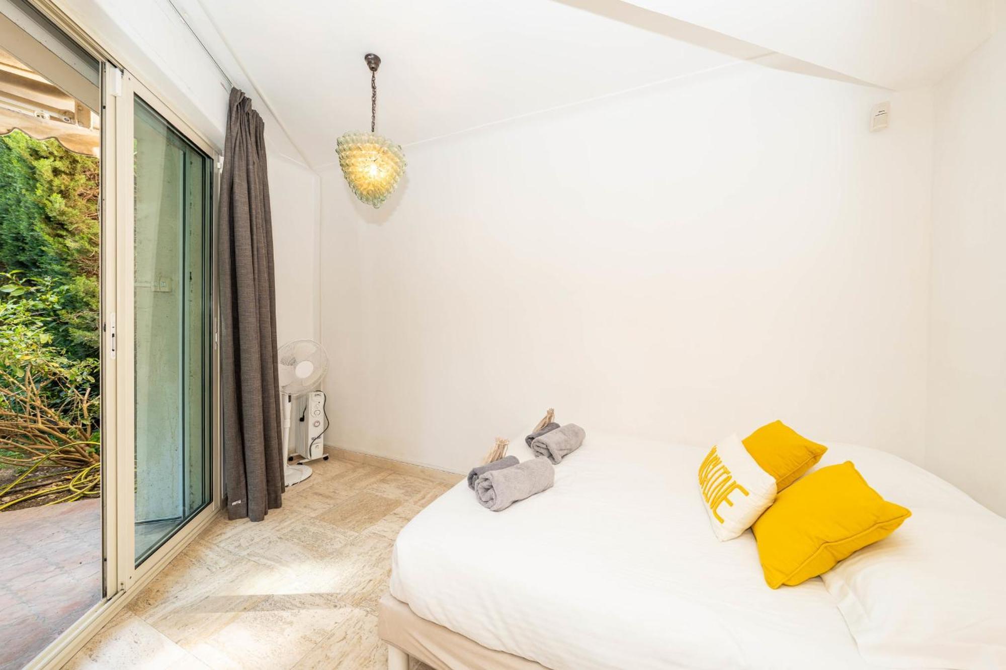 Luxurious 4-bedroom With Terrace On The Croisette Appartamento