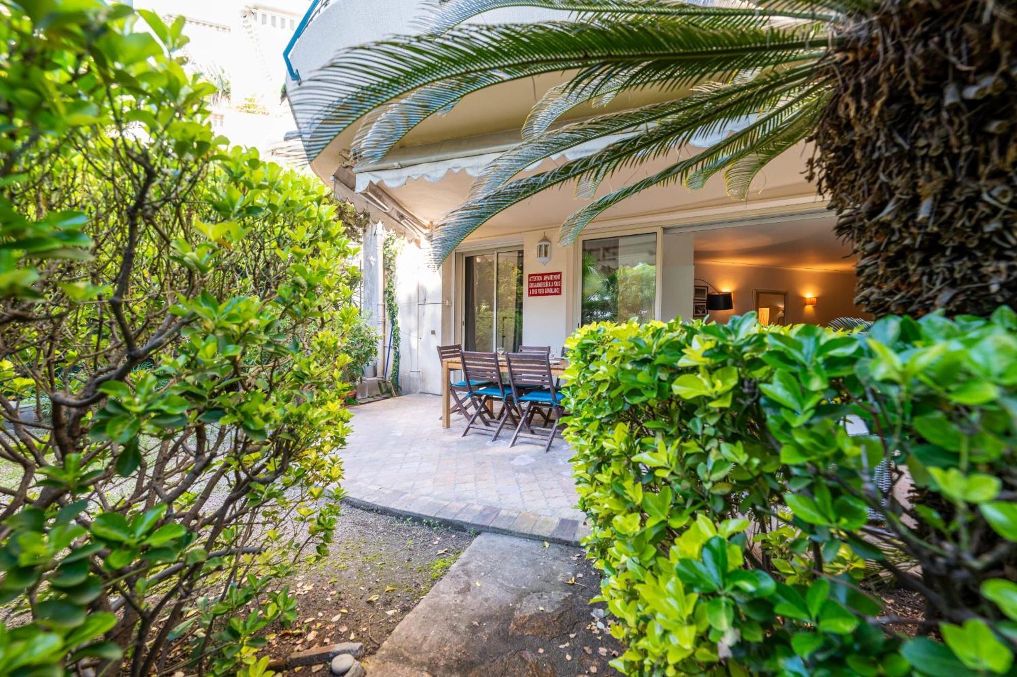 Luxurious 4-bedroom With Terrace On The Croisette Appartamento Cannes