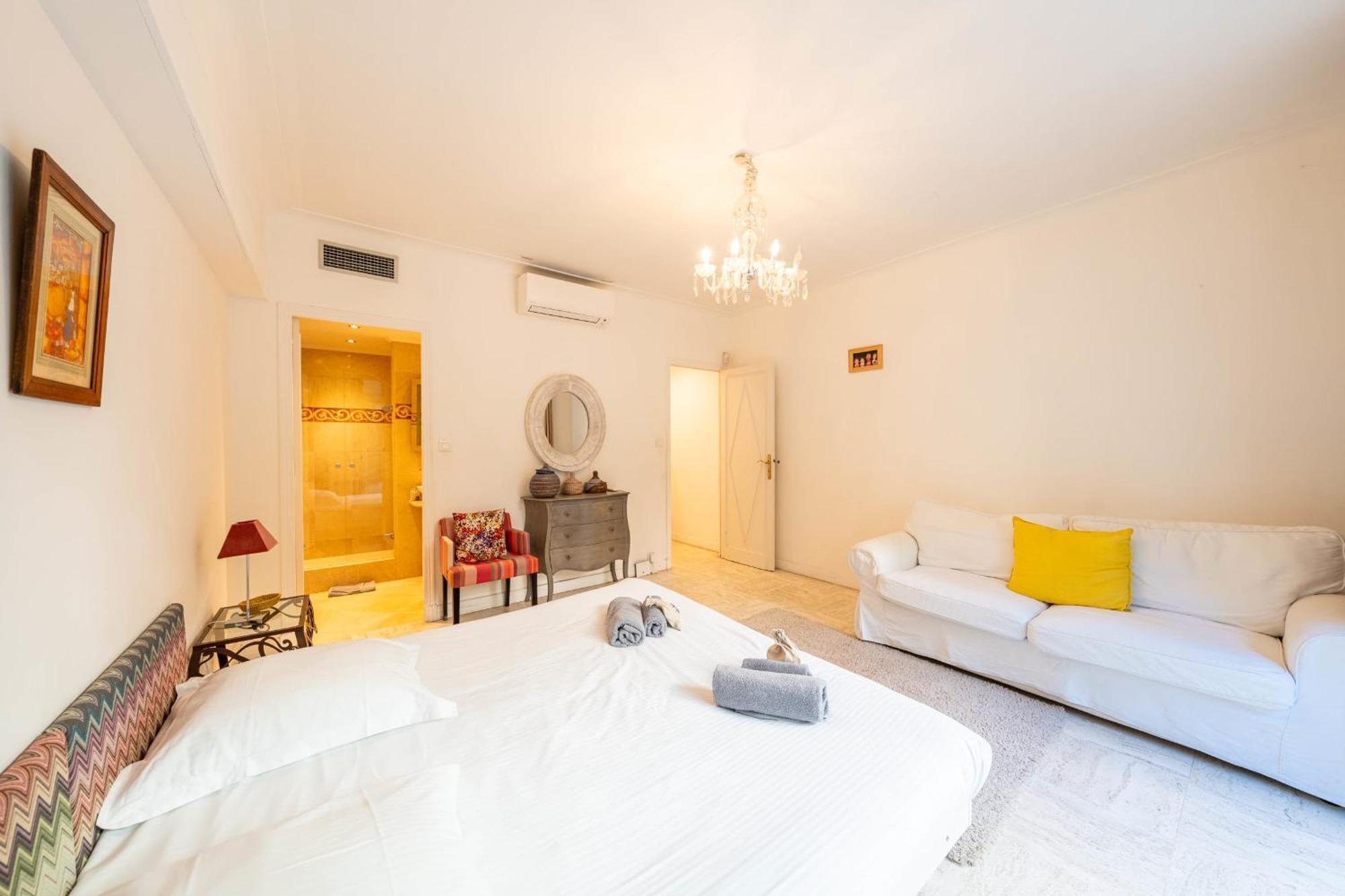 Appartamento Luxurious 4-bedroom With Terrace On The Croisette Cannes