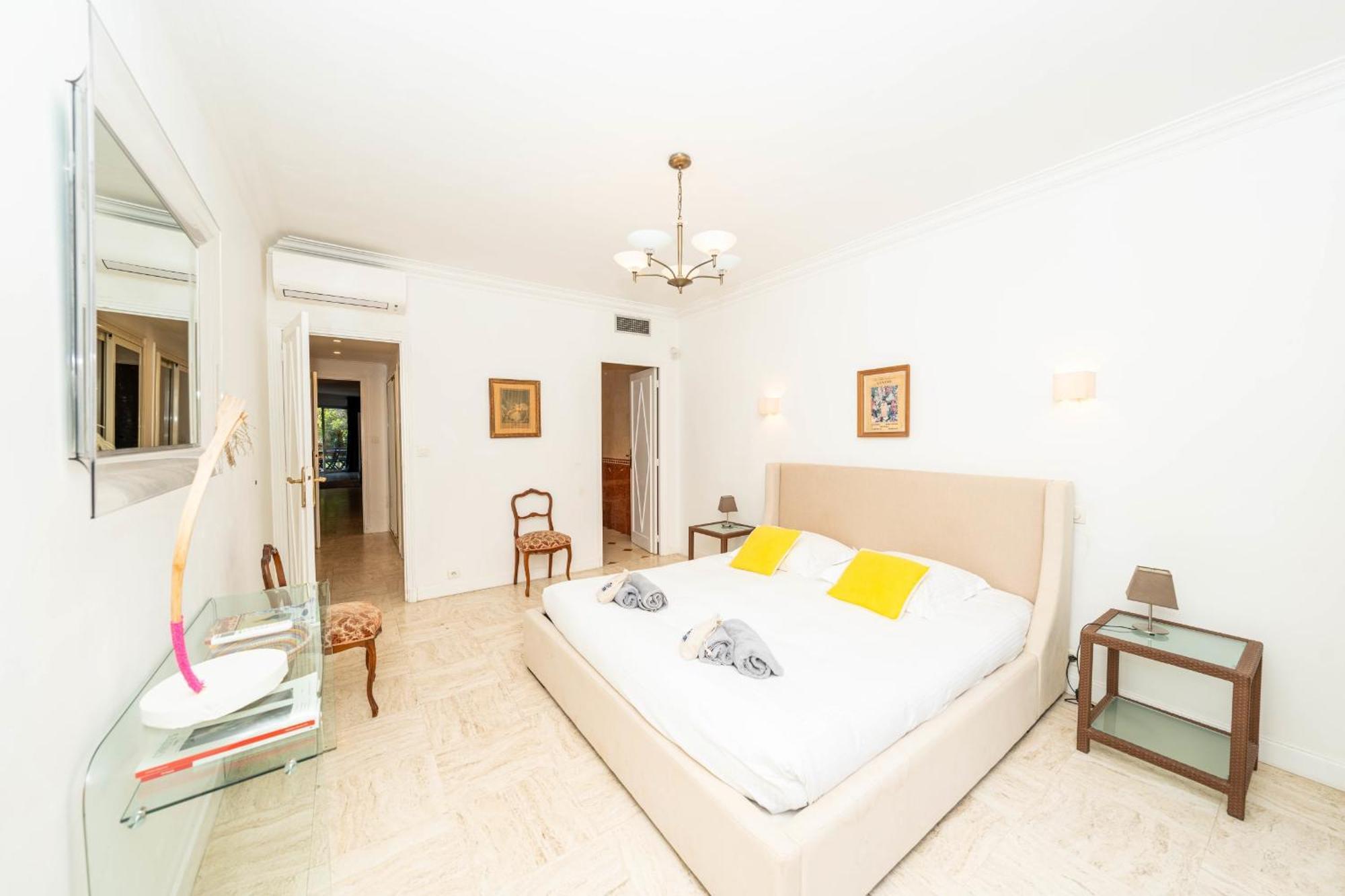 Luxurious 4-bedroom With Terrace On The Croisette * Cannes