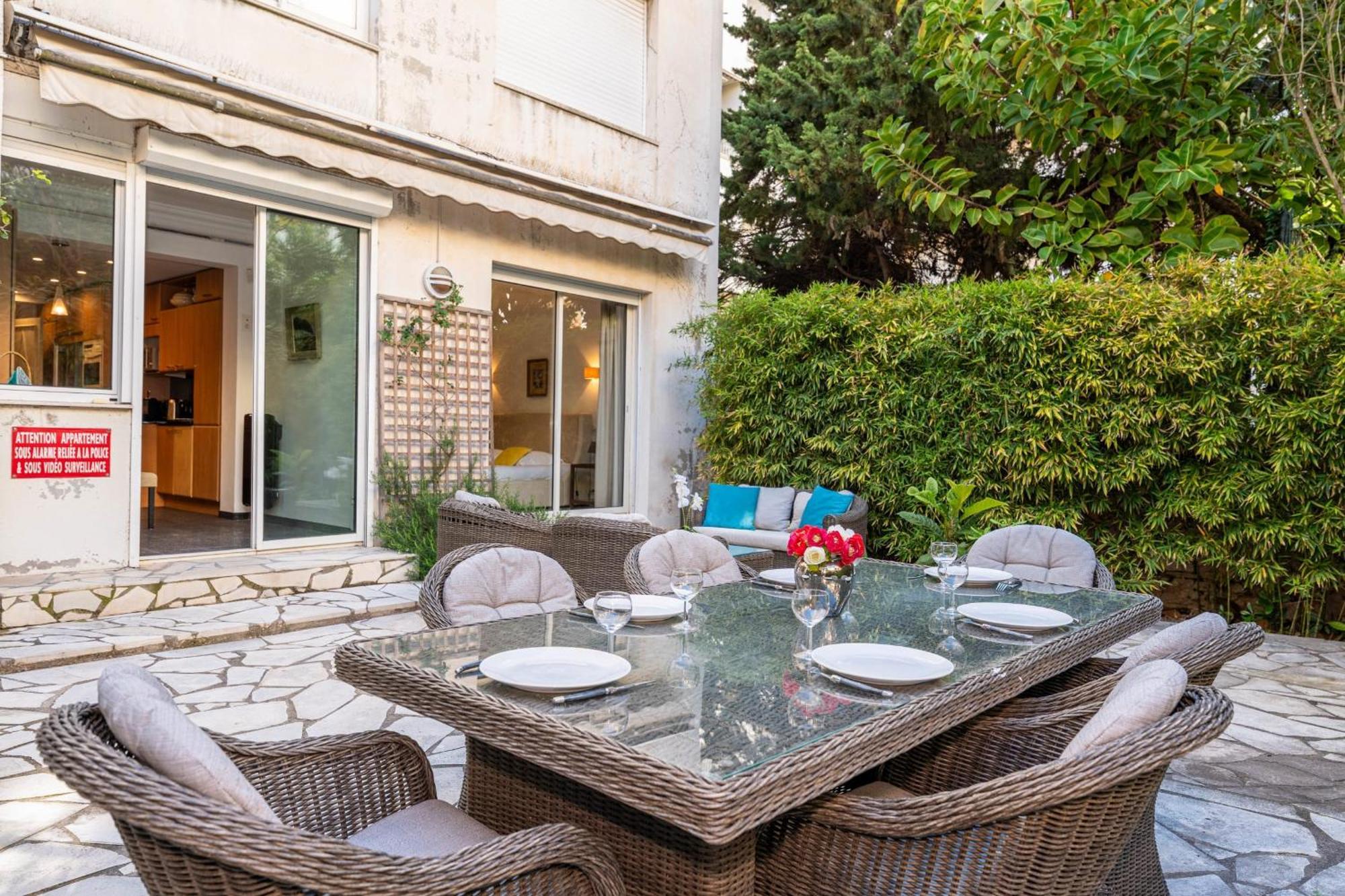 Luxurious 4-bedroom With Terrace On The Croisette Appartamento